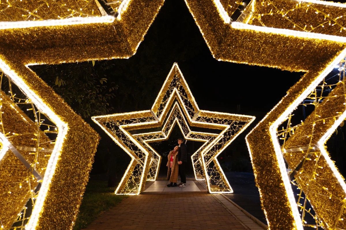LED-svetelna-brana-hvezda-monument-02