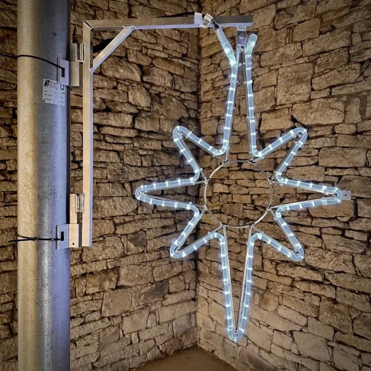 Easy Fix 2D LED světelná hvězda, 82 × 125 cm, ledově bílá, sada na veřejné osvětlení, hliník