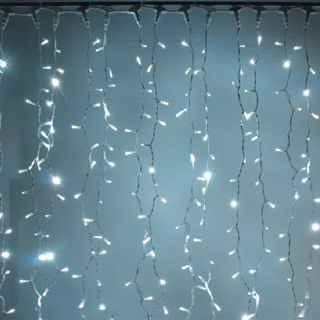 Realizacja_Easy Fix LED – zewnętrzna zasłona świetlna, 100 × 150 cm, kolor lodowobiały, biały kabel, IP44, z możliwością łączenia