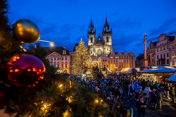 staromestke-namesti-vanocni-strom-06.jpeg