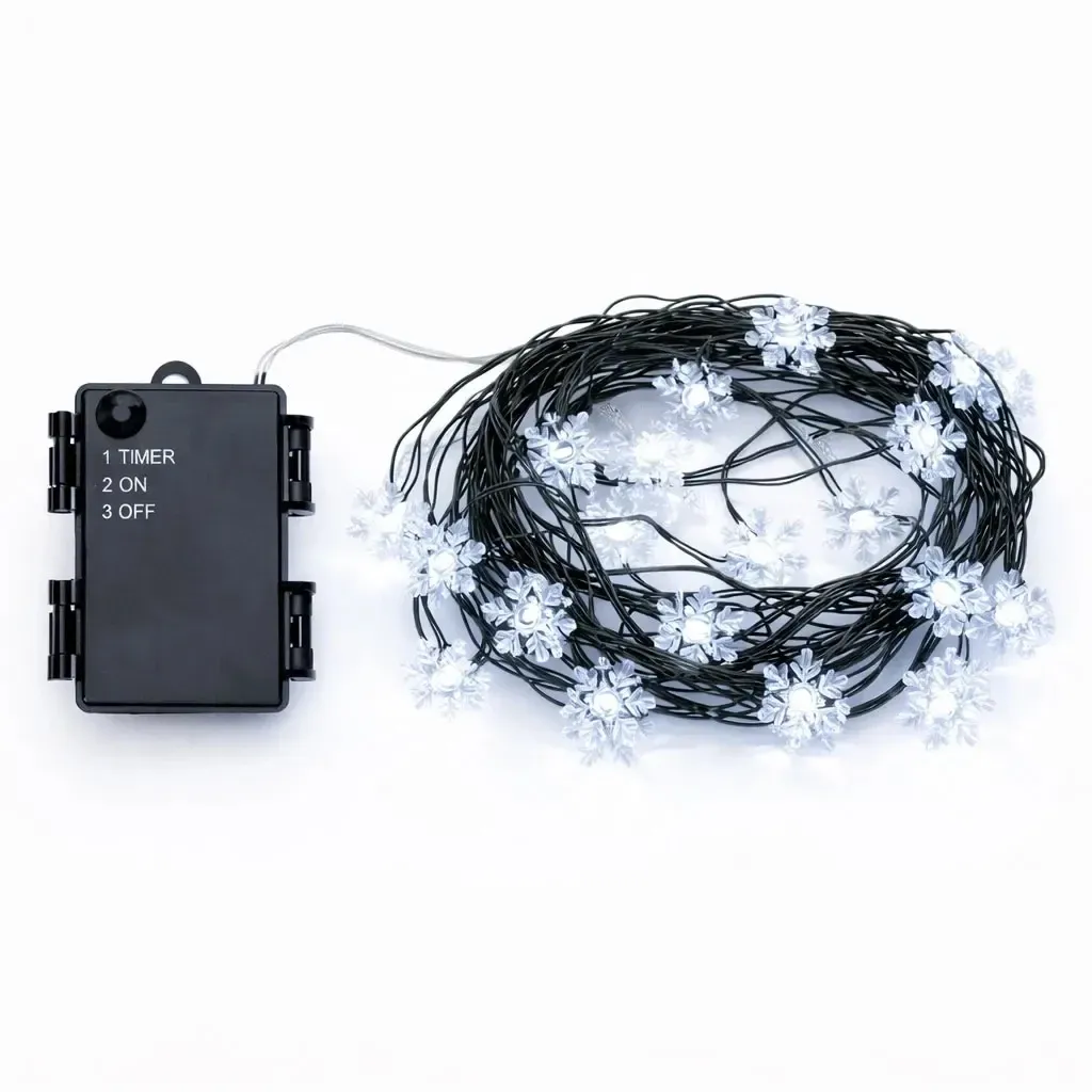 Lampki LED na baterie, w kształcie płatków śniegu, kolor lodowobiały, 50 diod, 5,3 m, IP44, 3 × AA, do użytku na zewnątrz
