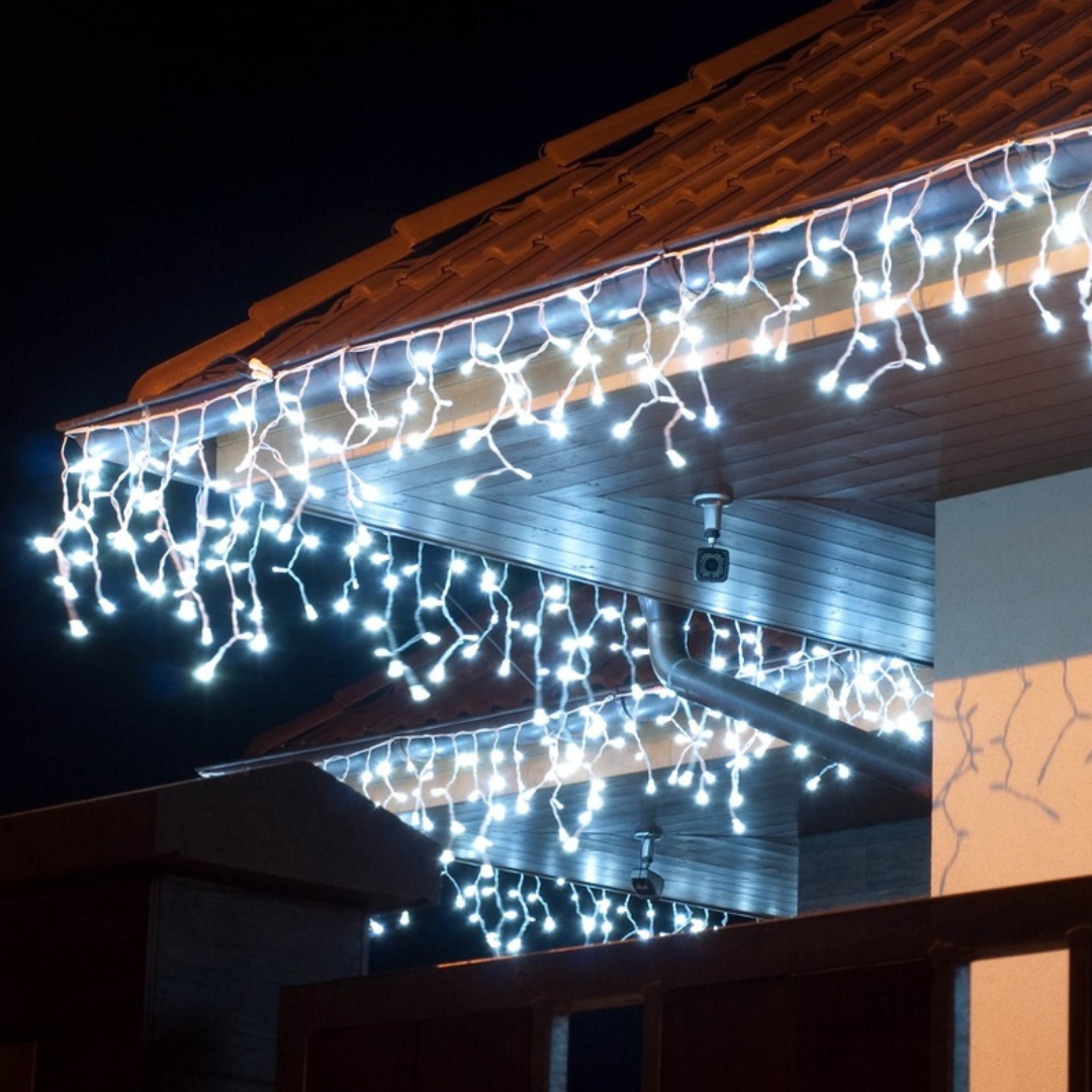 Easy Fix – zewnętrzne lampki LED w kształcie sopli, świecące, FLASH, 300 × 50 cm, lodowobiały, 114 diod, IP67, biały kabel, z możliwością łączenia